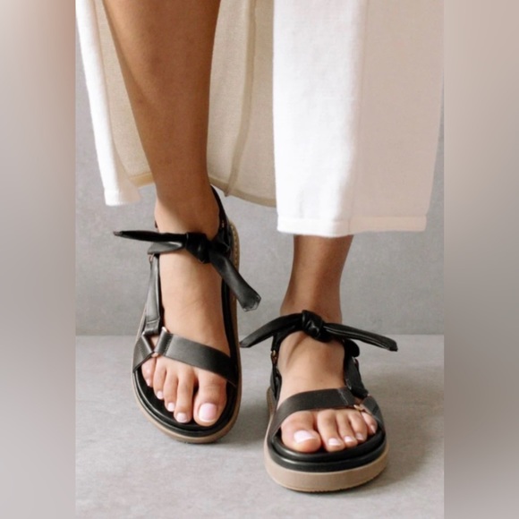 ALOHAS Shoes - ALOHAS black Tied Together Sandals Sz 8